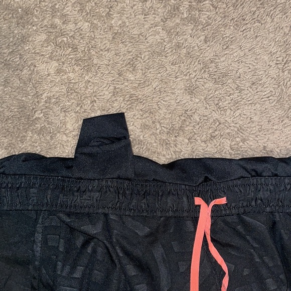 Black old navy athletic shorts with light grey pattern - Picture 4 of 4